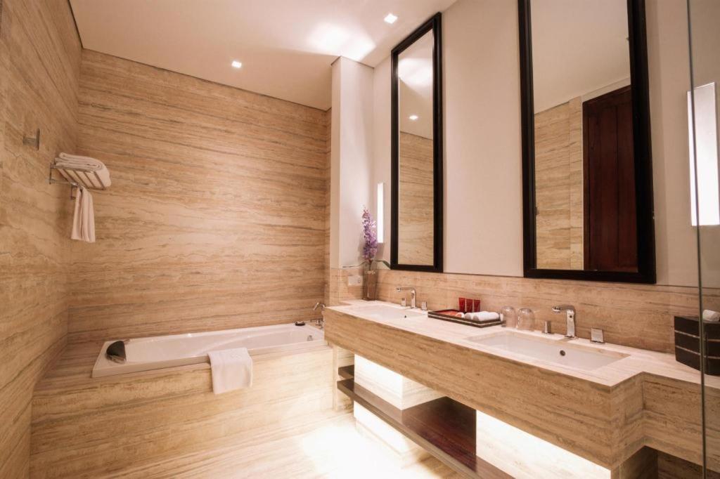 Bumi Segah Hotel Tanjung Redep Екстер'єр фото