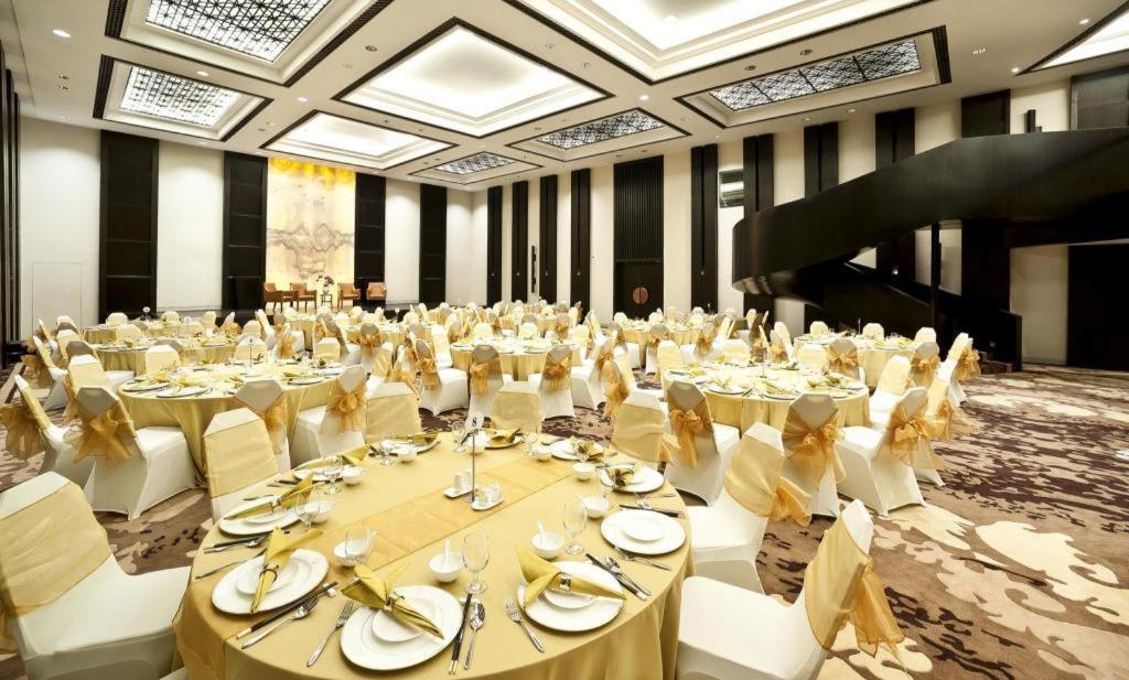 Bumi Segah Hotel Tanjung Redep Екстер'єр фото